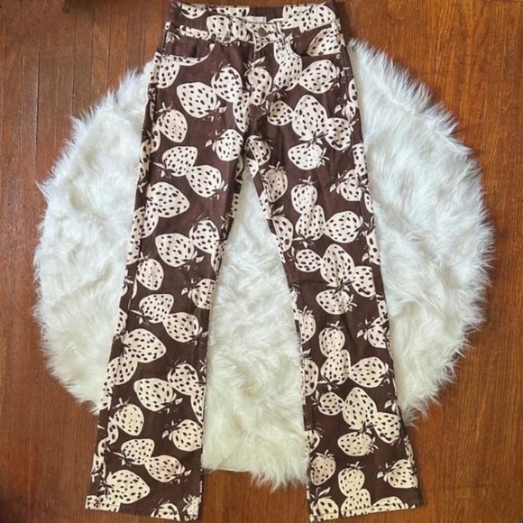 ๐ Urban Outfitters 90's Bootcut Strawberry Print Jeans ๐ - Picture 2 of 8